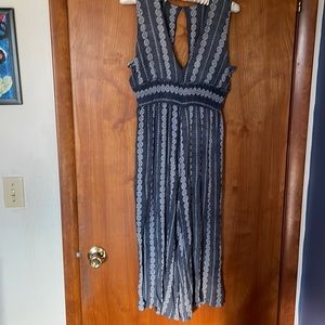 Hem and Thread blue romper. Medium. Gaucho/capri length. Great condition.